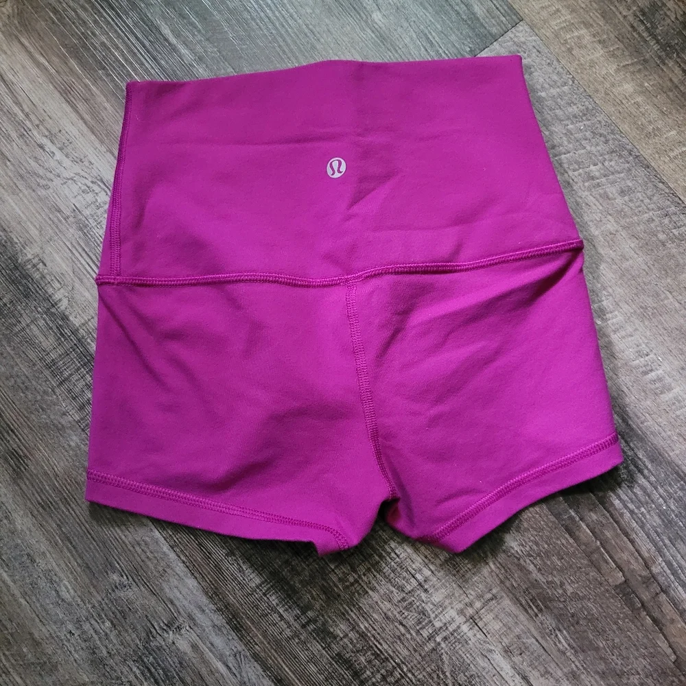lululemon yoga shorts - Picture 2 of 3